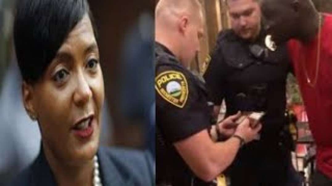 Atlanta mayor fires two police officers black FbI agent racially profiled